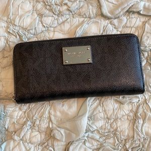 Micheal kors wallet